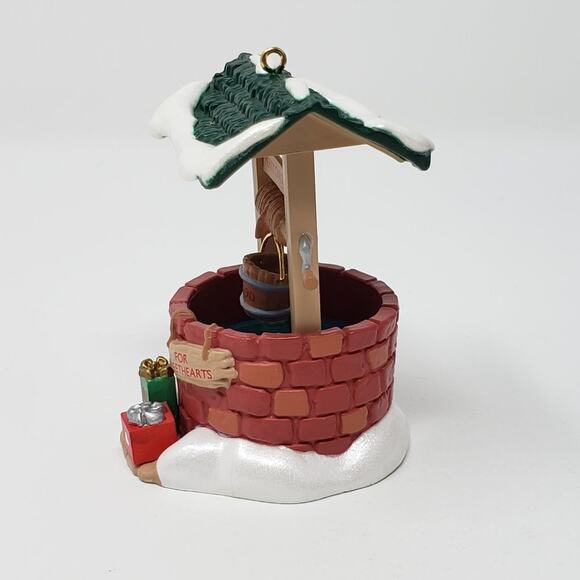 1990 Hallmark Sweetheart Handcrafted Keepsake Holiday Christmas Ornament. - Picture 4 of 7